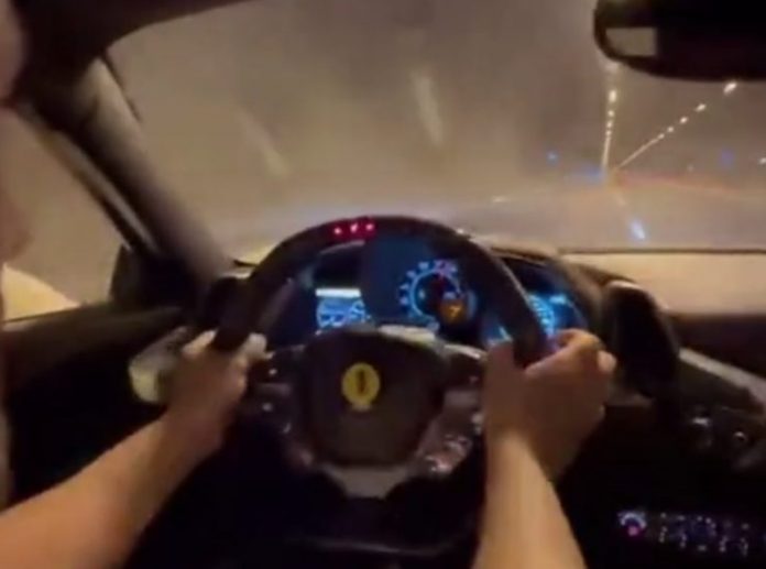 Ferrari Si Schianta In Galleria A Una Velocit Mai Vista Il Video Dell Incidente Terrificante