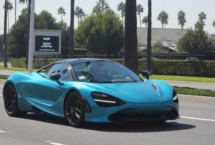 McLaren, botto al volante di una 720S