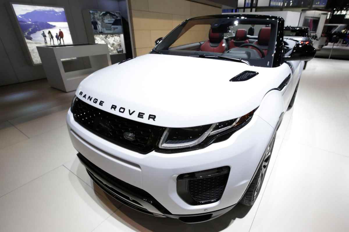 Range Rover accade di tutto