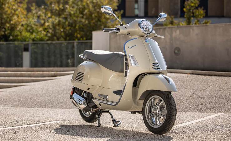 Vespa GTS 300 Super Tech prezzi e dettagli