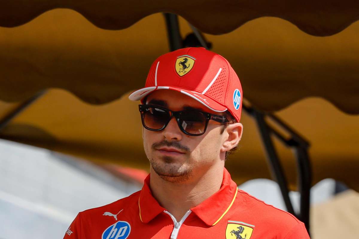 Leclerc sogna il colpaccio nel Mondiale: si presenta in Ferrari in versione Top Gun