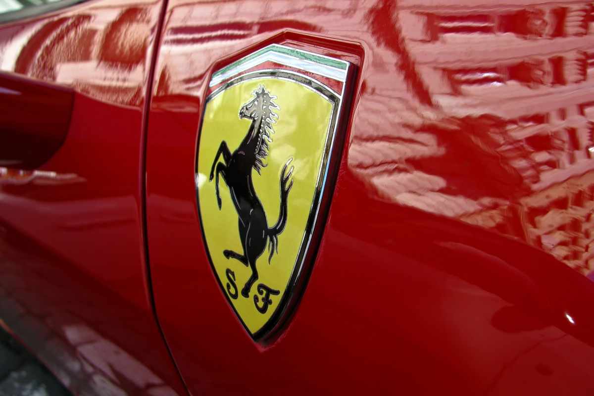 Avete mai visto questa Ferrari? La peggiore di tutta la storia, costa pochissimo e possono comprarla tutti