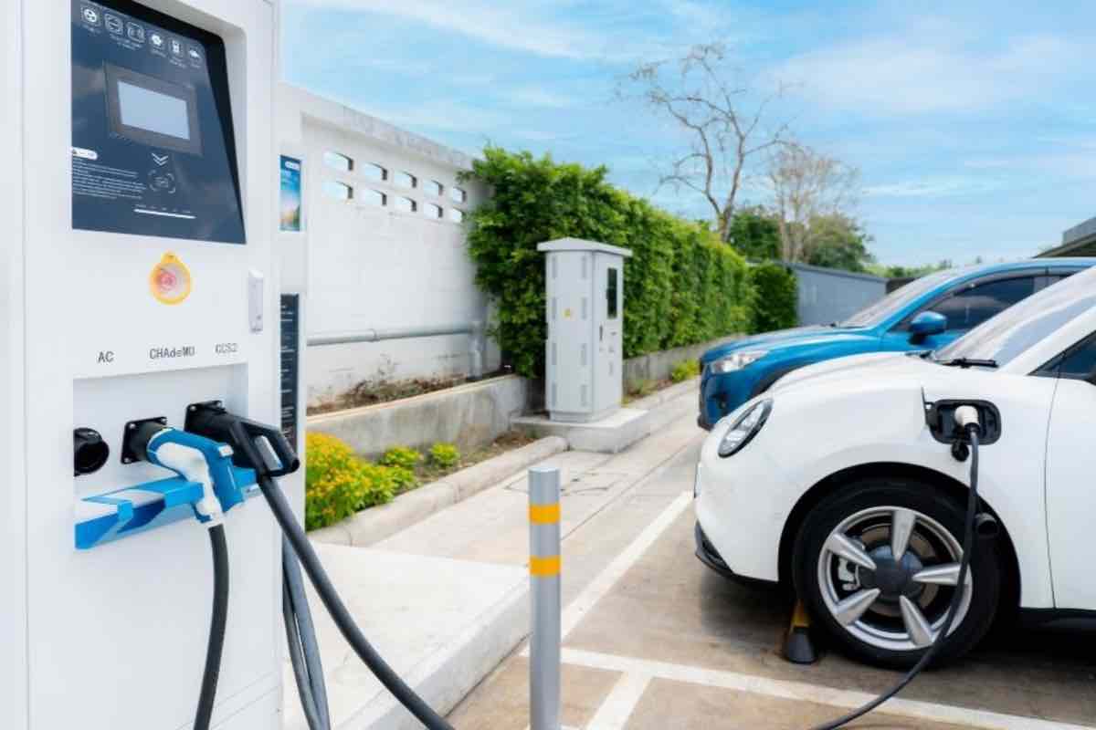 Auto elettriche alleanza con la Cina