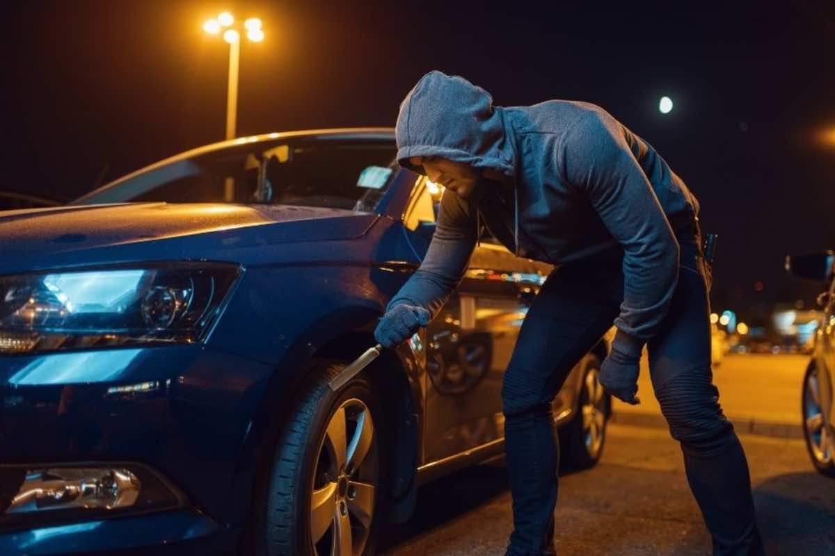 Auto di lusso spariscono nel nulla: vengono ritrovate poi in un luogo davvero particolare (FOTO)