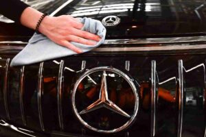 Auto elettrica, Mercedes cala l'asso e stravolge il mercato: il nuovo modello ha messo insieme quasi 4.000 km in un giorno