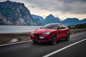 Alfa Romeo Stelvio duro attacco