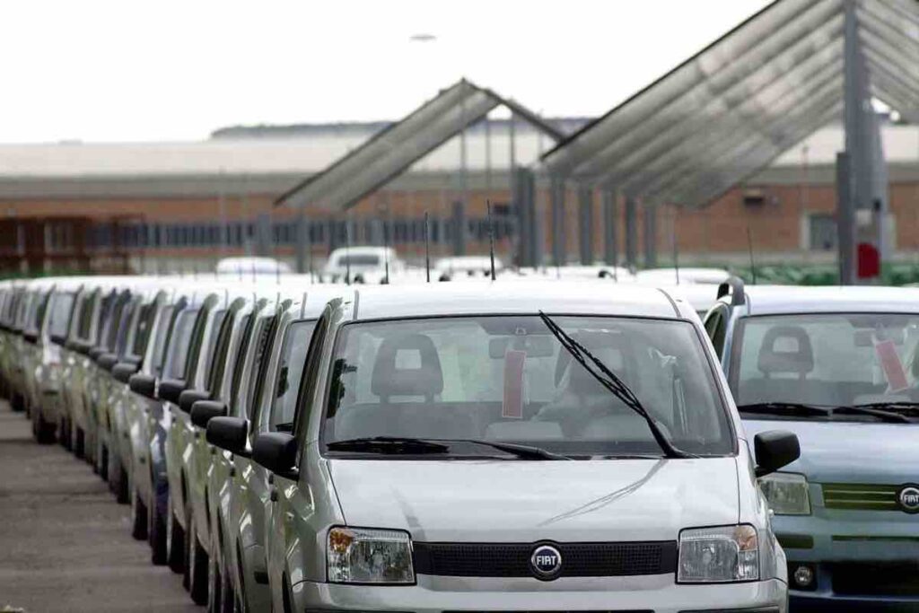 Il Mercato Auto In Italia In Caduta Libera Il Ministro Attacca L