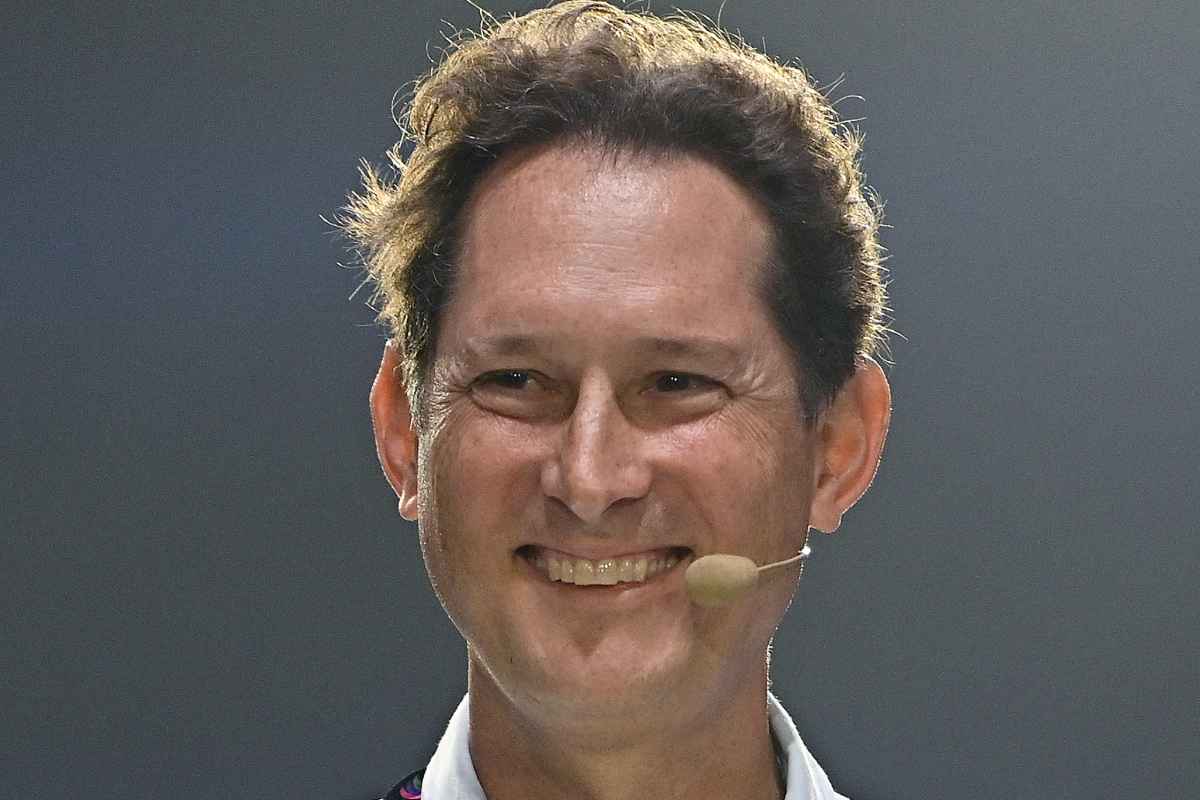 Che auto guida John Elkann? Il Presidente della Ferrari 