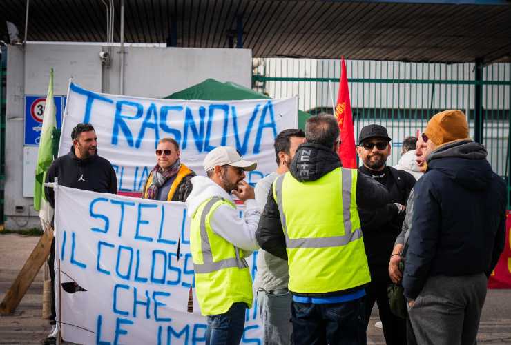 Stellantis, lavoratori in strada