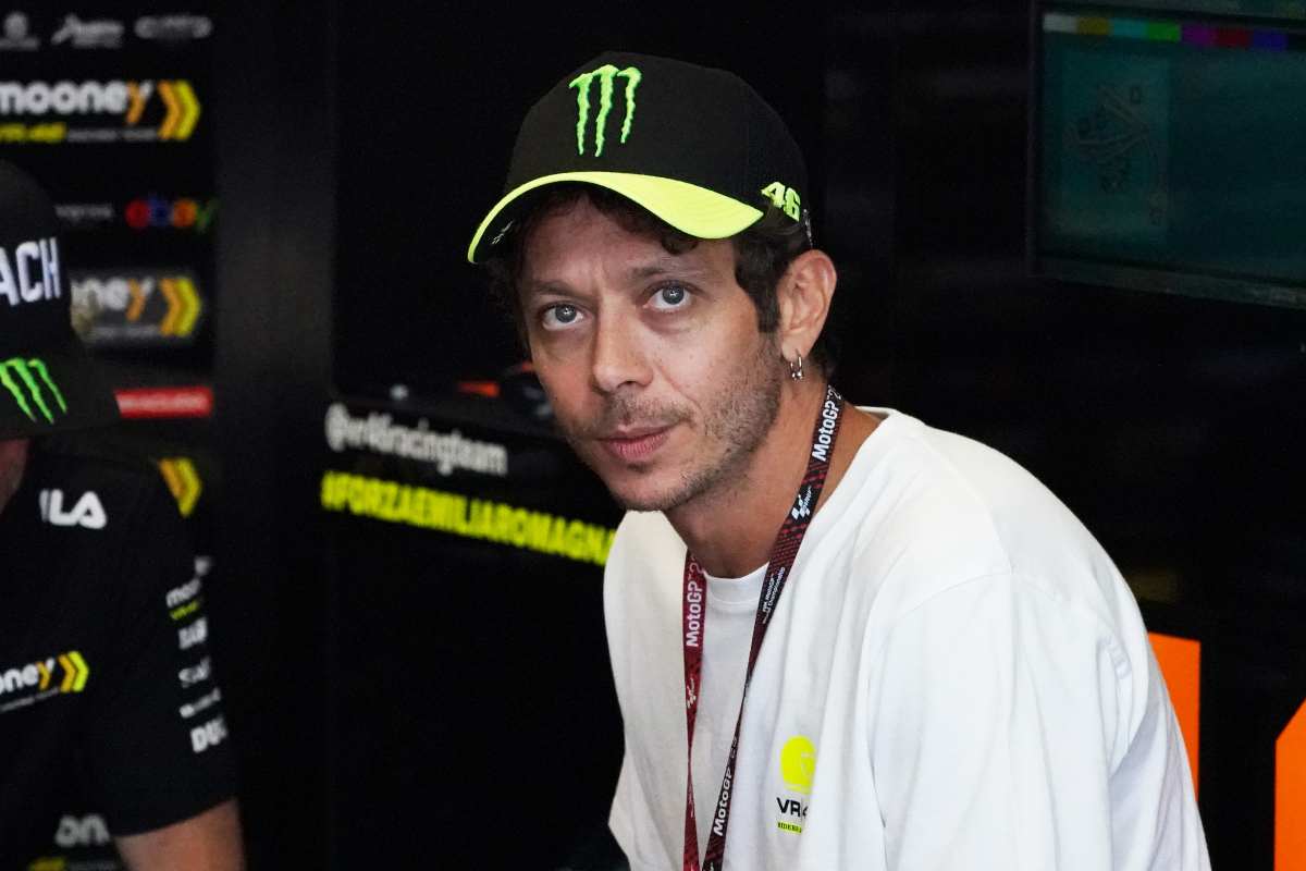 Valentino Rossi il rivale lo pizzica