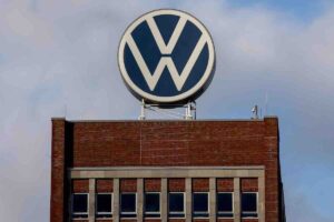 Volkswagen scattano i tagli