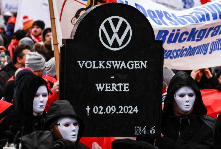 Funerali Volkswagen in Germania, una crisi nera per il colosso nazionale