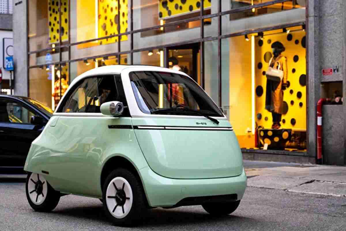 L’assemblaggio della minicar elettrica Microlino