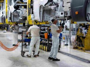 Stellantis, lo stabilimento italiano resta in bilico: brutte notizie per i lavoratori