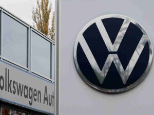 Numeri Volkswagen in picchiata? L'azienda "molla" le auto e si butta su un nuovo business